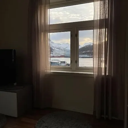 Apartman Leilighet Sentralt I Med Sjoutsikt